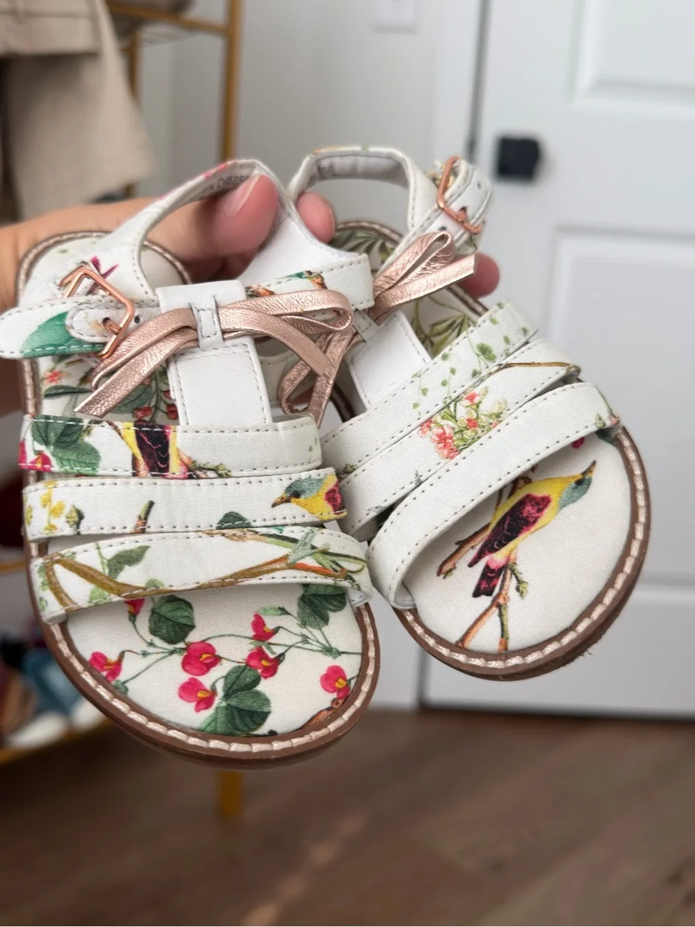 NEXT White Floral Girls Sandals Rose Gold Bow Buckle Side Size 8c Toddler Girl